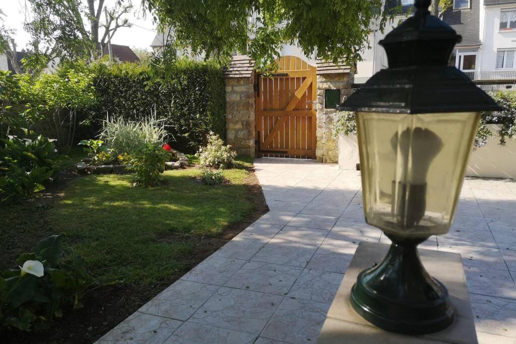 Maison très beau jardin 10 mn a pied centre ville Bayeux proche plages du débarquement Exterior foto